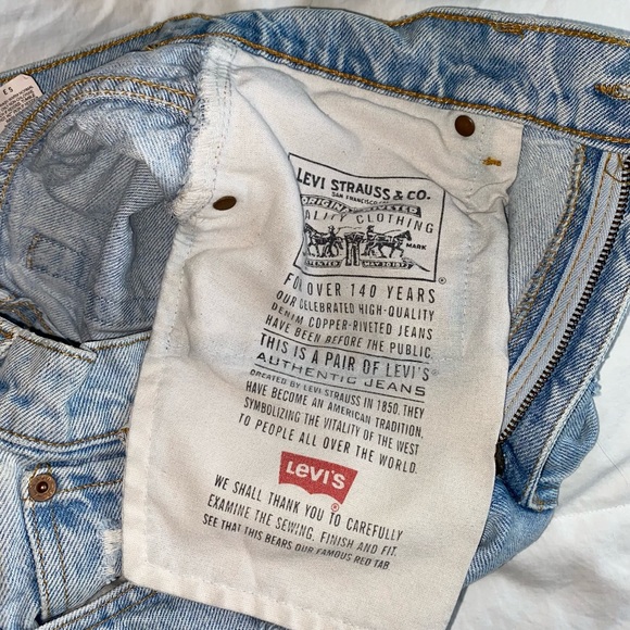 Vintage Levi’s high rise shorts - Picture 5 of 7